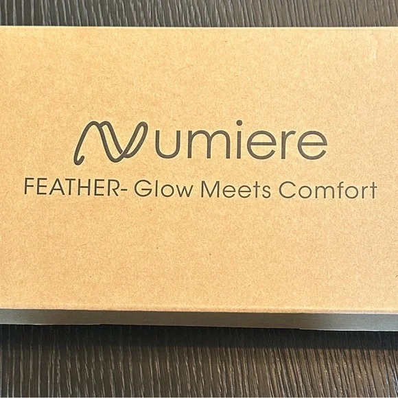 Lumiere Feather Skincare Mask - White and Red - Picture 3 of 8